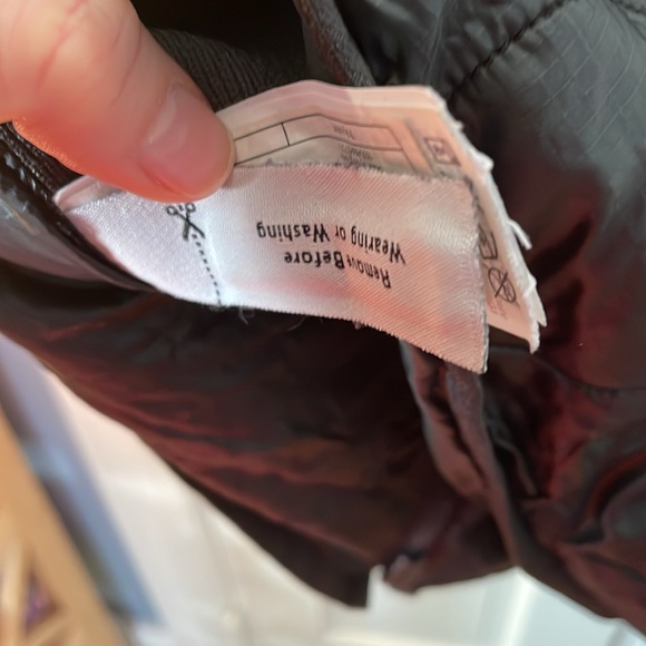 Cute and flattering basic black quilted J.Crew puffer vest M π - Picture 7 of 7